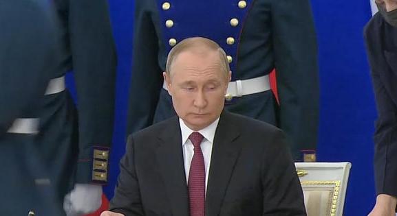 Semmitmondó és zavaros beszéd után csatolta magához Putyin Ukrajna négy megyéjét