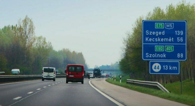 Baleset miatt lezárták az M5-ös autópályát Pusztavacsnál Szeged felé