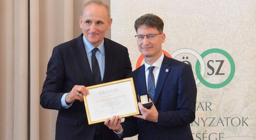 Az önkormányzatok napján rangos díjat vehetett át Fehérvár polgármestere
