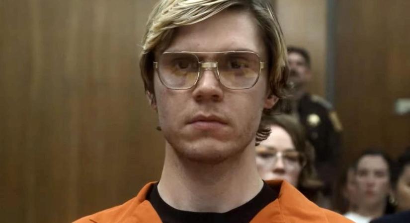 Emberevés, brutalitás, Netflix: a sorozatgyilkos Jeffrey Dahmer történetétől mindenki hányingert fog kapni – kritika