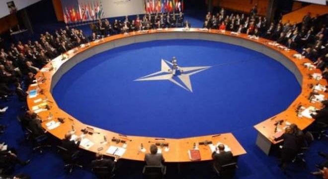 Orosz agresszió: Kijev NATO-tagságért folyamodik