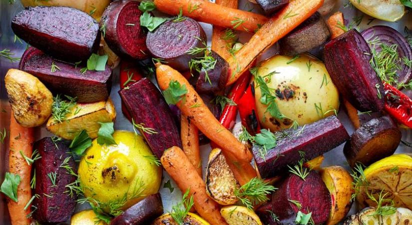 Sütőben pirult zöldségek és gyümölcsök: az ősz kedvencei együtt sülnek krémesre