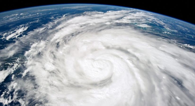 Így dühöng a bolygó legpusztítóbb időjárási jelensége
