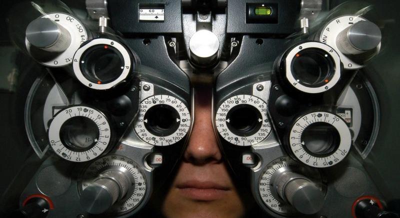 Ingyenes látásellenőrzéssel és más szolgáltatásokkal jön a Látás hónapja
