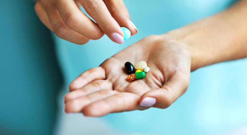Nem mindegy a testhelyzet – Íme a tablettaszedés legjobb módja!