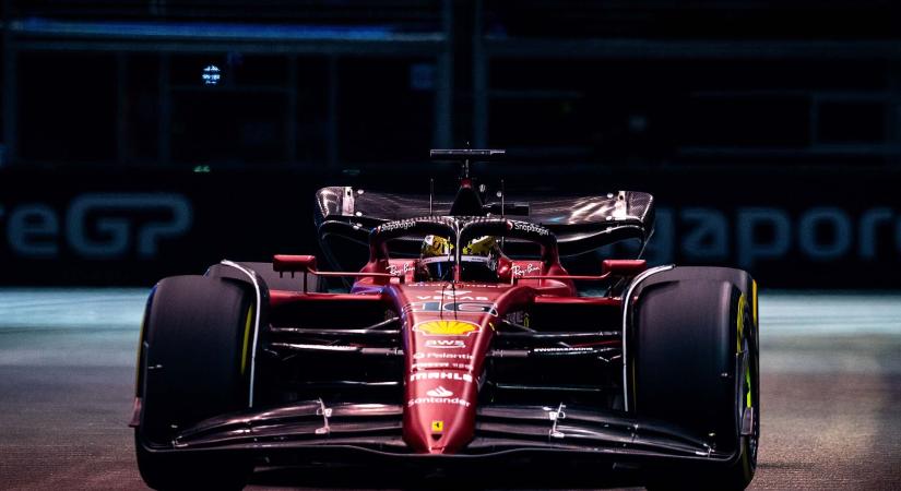 Leclerc izgalmas időmérőt nyert Szingapúrban