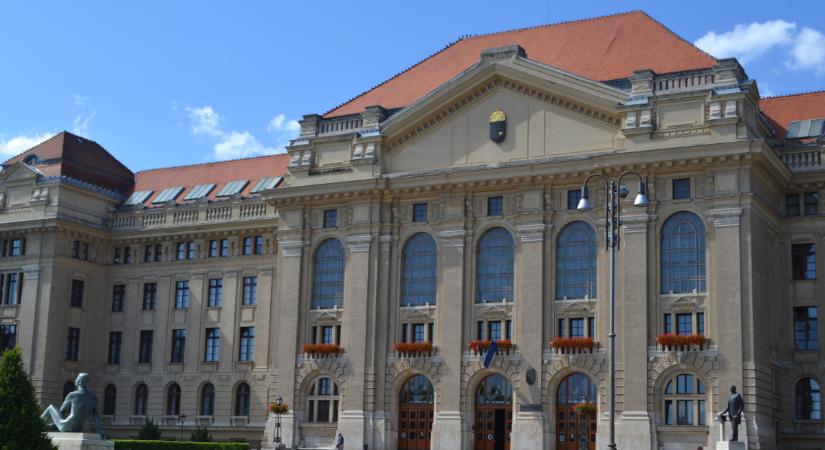 Derékmelegítő plédeket kapnak a Debreceni Egyetem csökkentett hőmérsékletű épületeiben dolgozók
