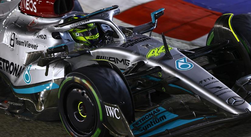 Hivatalos: vizsgálják Hamilton autóját a szingapúri F1-es időmérő után!