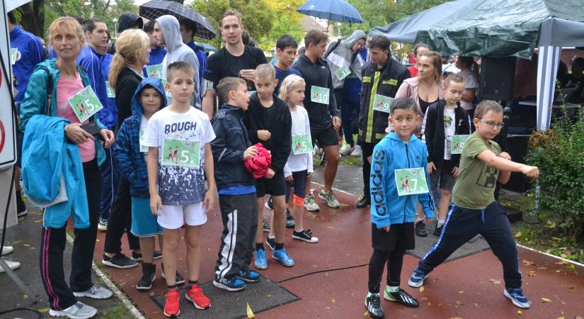 Az eső sem volt akadály! – több mint 10 csapat futott a Szeretem Vásárhelyt félmaratonján