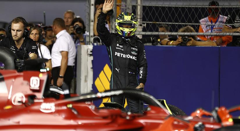 Lewis Hamilton érdekes magyarázattal állt elő az orrpiercingje kapcsán