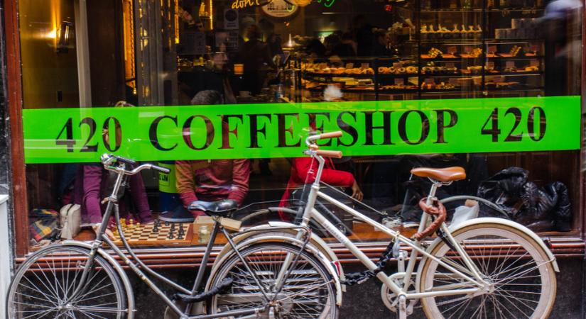 Kitiltaná a fűturistákat a kávéházakból Amszterdam polgármestere
