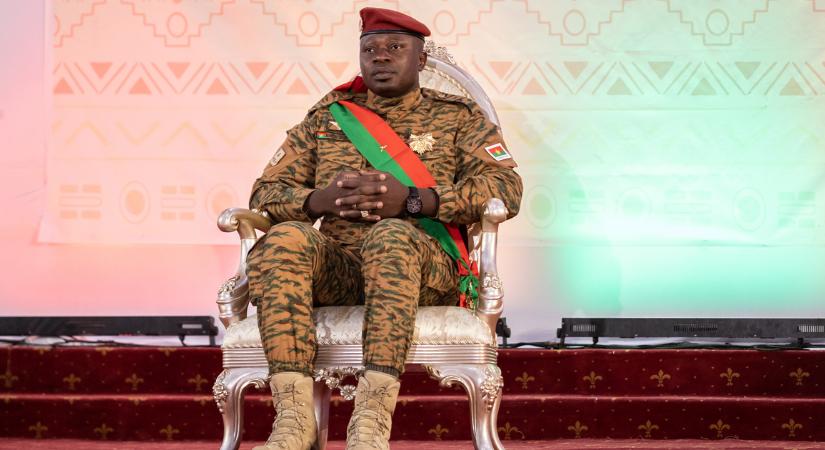 Katonák vették át a hatalmat, megbuktatták Burkina Faso elnökét
