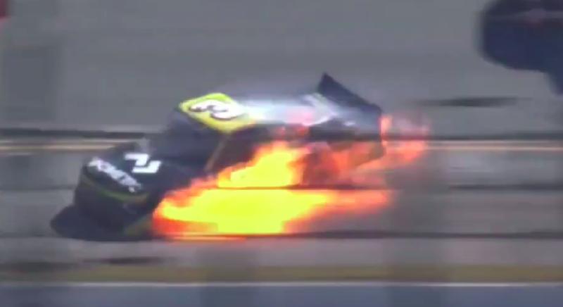 NASCAR: Horrorisztikus jelenetek Talladegán, megégett a versenyző