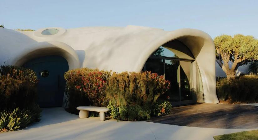 Robert Downey Jr. malibui bungalójában visszaköszön a Vasember-stílus