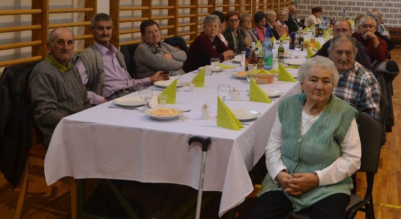 Településük idős polgárait ünnepelték az ágasegyháziak