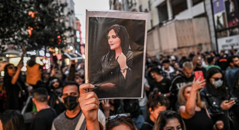 Egy fiatal nő halála buktatja meg az iráni rezsimet?