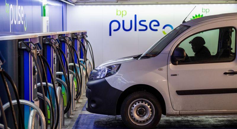 A Hertz és a BP összefog az elektromos járművek töltőhálózatának kiépítésében