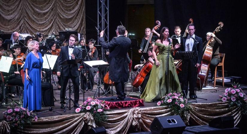Verdi művei és magyar operettek hangzottak el a gyöngyösi operagálán  fotók