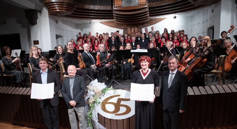 A Zalaegerszegi Városi Vegyeskar és a Zalaegerszegi Szimfonikus Zenekar közös koncertet adott szombaton a Városi Hangverseny és Kiállítóteremben