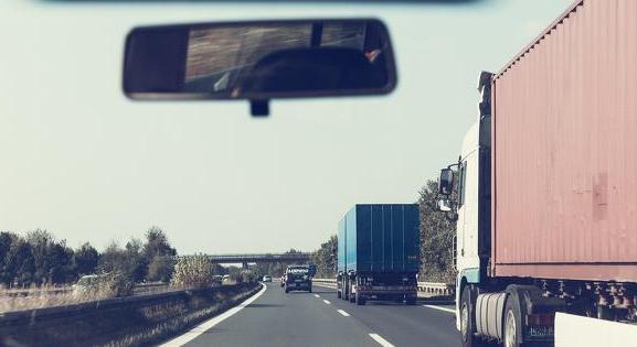 Hamarosan egy magyar kamionos se teheti be a lábát Oroszországba