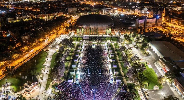Rekordot döntött Budapest: közel 50 ezren voltak kíváncsiak a szuperkoncertre – fotókon bulizó sztárjaink