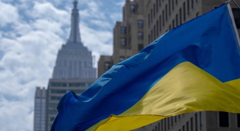 További dollárszázmilliók ömlenek Ukrajnába