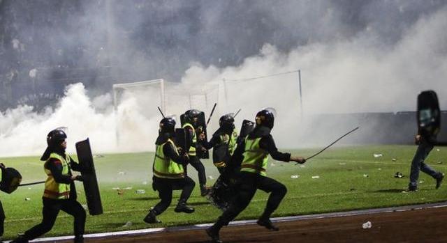 Futballtragédia Indonéziában - 174 halott