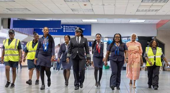 Ezen a repülőn minden dolgozó afroamerikai nő - különleges rasszizmusellenes akció