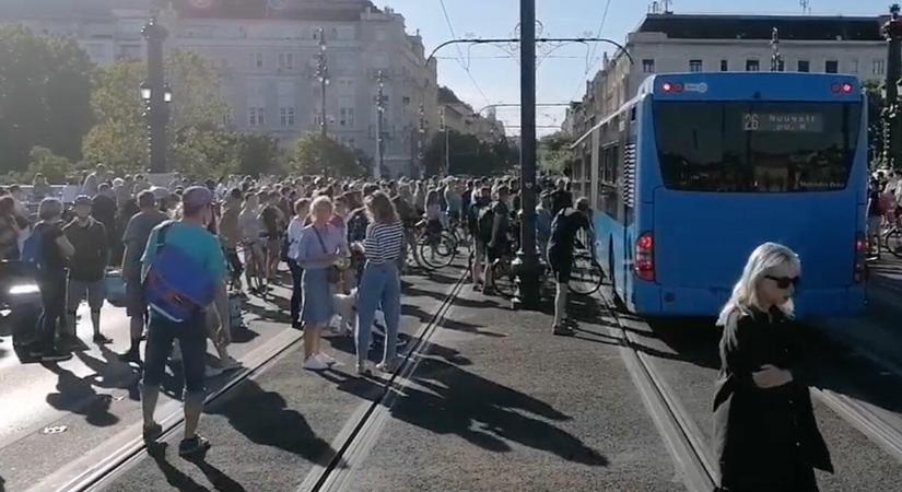 Tüntetés, koncertek, hídfoglalás lesz október 5-én Budapesten