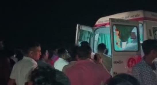 Felborult egy zarándokokat szállító traktor Indiában