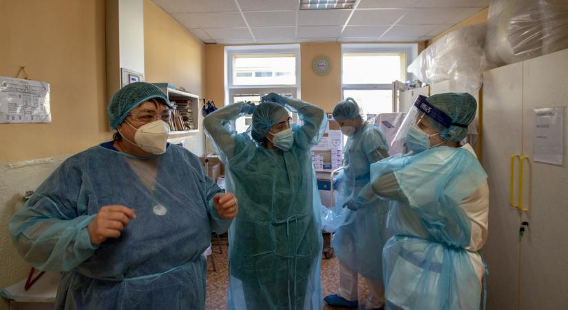 Újra felgyorsult a koronavírus terjedése Csehországban