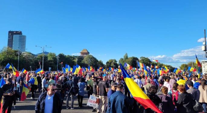 Több ezer AUR-szimpatizáns tüntet a kormány ellen