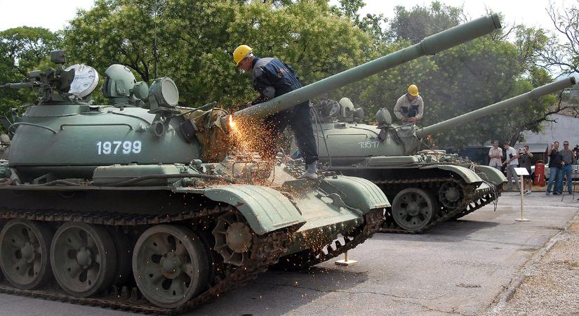 Múzeumokba illő szovjet tankoktól szabadulna a román állam