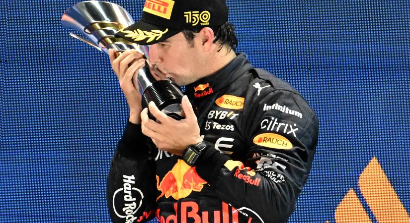 F1: Pérezt megbüntették, de megtarthatja a szingapúri győzelmét