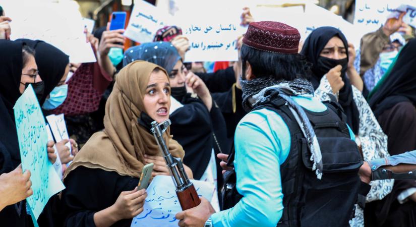 Nőkre támadtak a tálibok