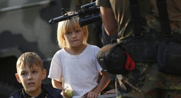 Az oroszok tömegesen evakuálják az árva gyerekeket Luhanszk megyéből