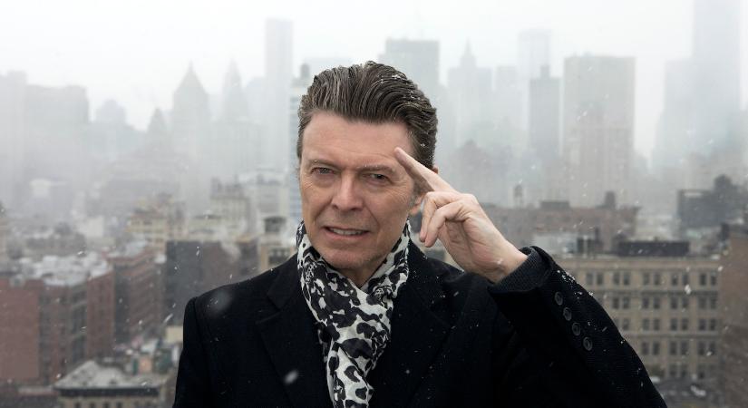 Elképesztő összegért kelt el David Bowie Starman című slágerének kézzel írott szövege