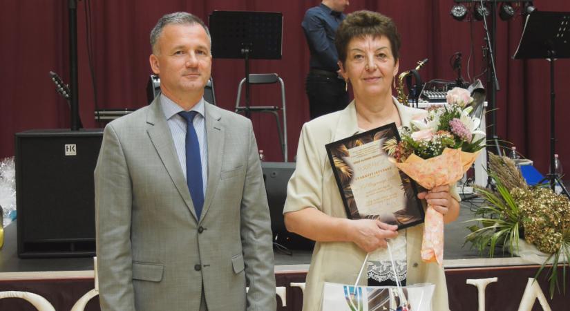Átadták a Diploma Honoris elismerést, kihirdették az év nagymamáját és nagypapáját