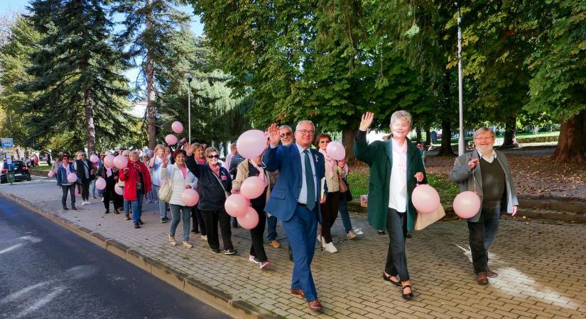 A mellrák megelőzéséért tartottak rózsaszín sétát Nagykanizsán