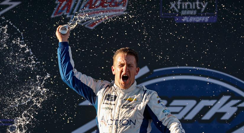 Sajtó: Allmendinger újra teljes szezonos versenyzője lesz a NASCAR Cupnak