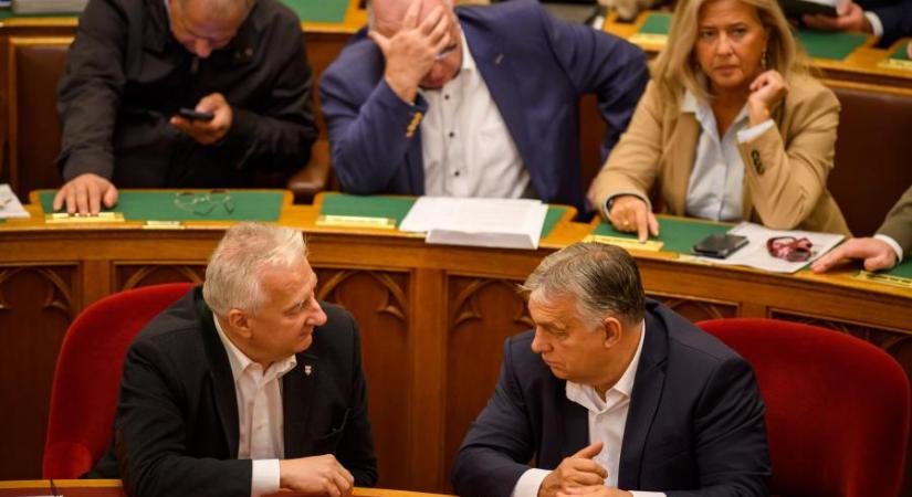 Megszavazta az Országgyűlés a törvényeket, az Orbán-kormány enged az Európai Bizottság követeléseinek, hogy megkapja a pénzt
