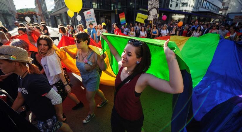 Szlovéniában megszavazták a melegházasságot