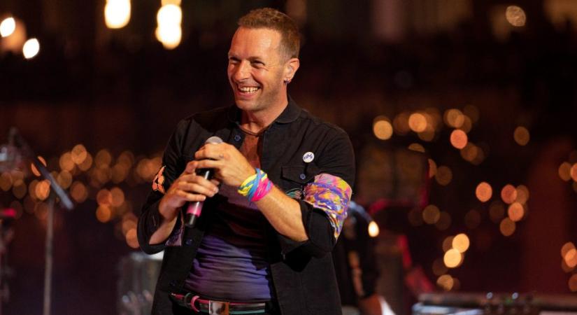 Chris Martin súlyos tüdőfertőzést kapott, a Coldplay több koncertje is elmarad