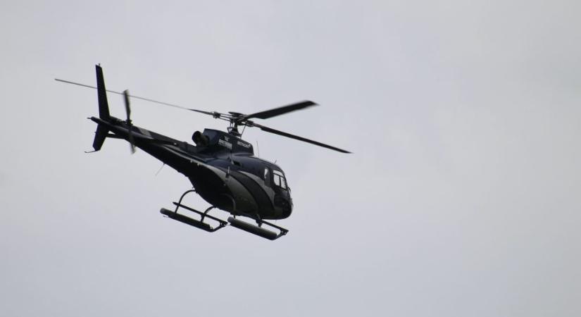 Döbbenetes felvétel: egy helikopter lezuhant egy külvárosi negyedben