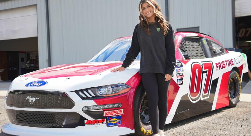 NASCAR: Hailie Deegan jövő héten debütál az Xfinity Seriesben
