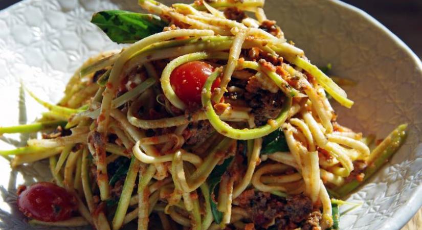 Fehérjében gazdag cukkinispagetti bolognai raguval: egy adag alig 300 kalória