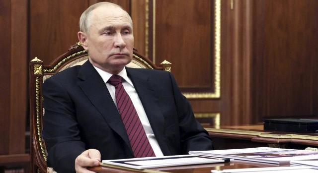 Besorozták a Putyin eltávolítását követelő szentpétervári képviselőt