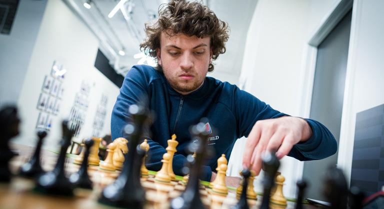 Tovább dagad a sakkbotrány, több mint százszor csalhatott az új kiskirály
