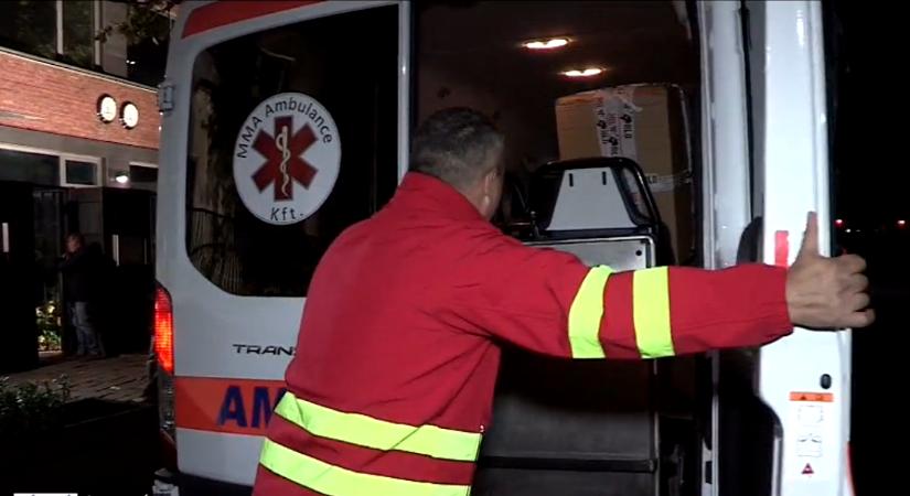 Újabb mentőautót és orvosi segédeszközöket hozott a Kárpátok Alapítvány