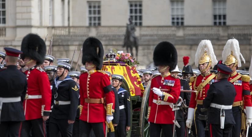 Isten óvja a királyt – de milyen erős a brit hadsereg?
